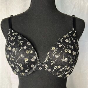 PINK Victoria’s Secret floral lace black/white padded bra w/underwire. Size 36 C